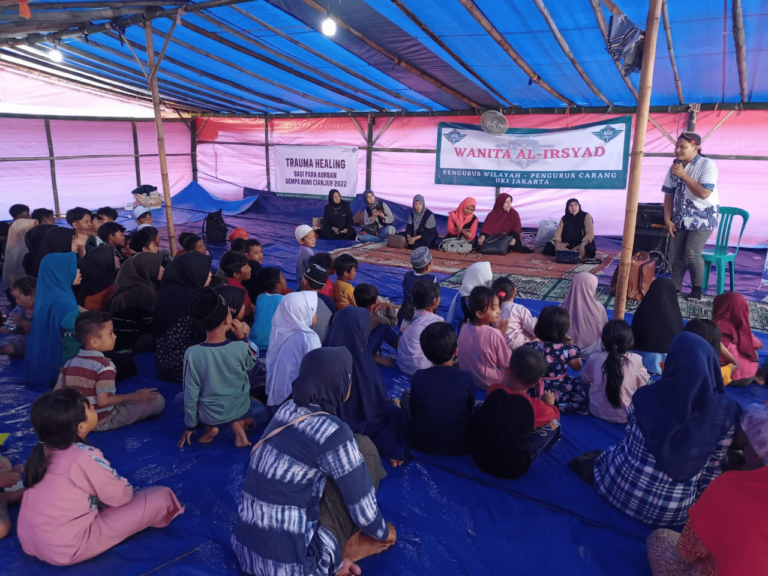 Sinergi Kebaikan LAZNAS Al Irsyad & PW Wanita Al Irsyad DKI Jakarta Hapus Duka Anak-Anak Penyintas Gempa, Hadirkan Kak Ipul Bawakan Kisah Islami