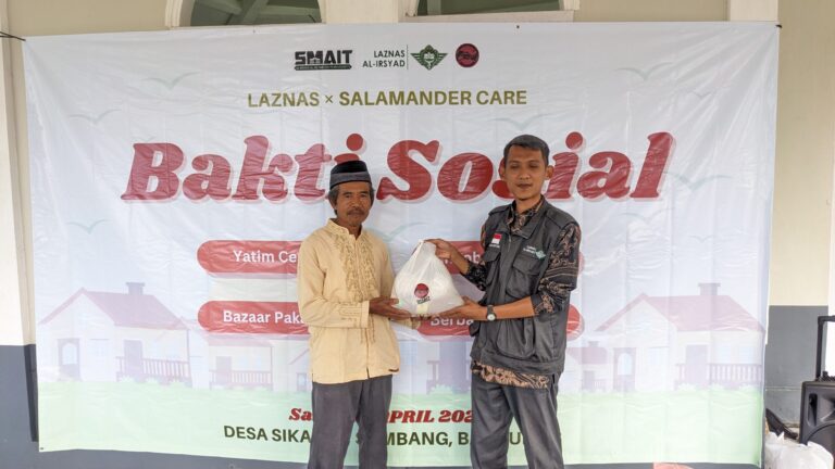 Menebar Manfaat di Bulan Ramadhan, LAZNAS Al Irsyad Bersama PMR SMA IT Al Irsyad Al Islamiyyah Purwokerto Gelar Bakti Sosial di Desa Sikapat