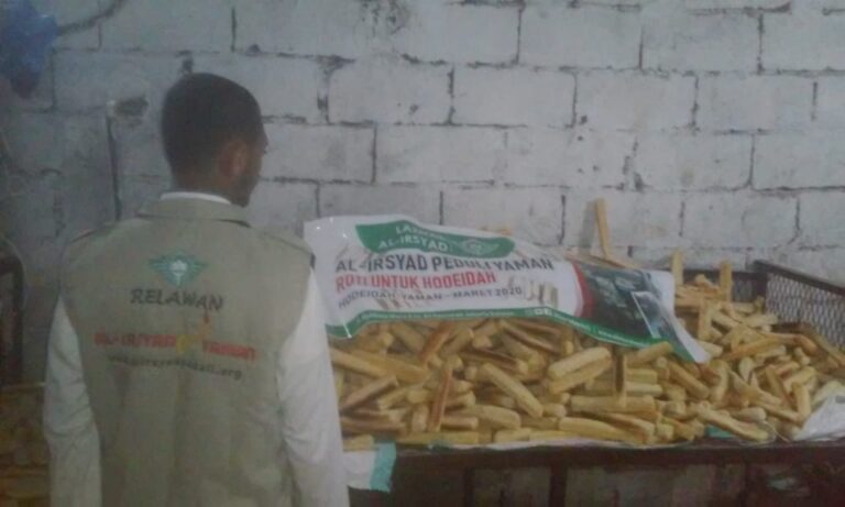 Hadapi Krisis Pangan, LAZNAS Al Irsyad Salurkan Roti Untuk Saudara Kita di Hodeidah,Yaman
