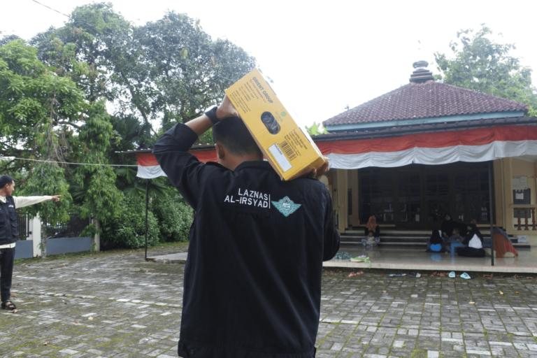 Manisnya Kebahagiaan Ramadhan Dengan Sedekah Kurma