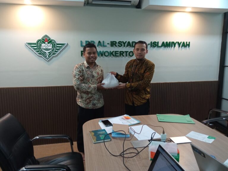 LPP Al Irsyad Al Islamiyyah Purwokerto Salurkan Zakat Fitrah Melalui LAZNAS Al Irsyad