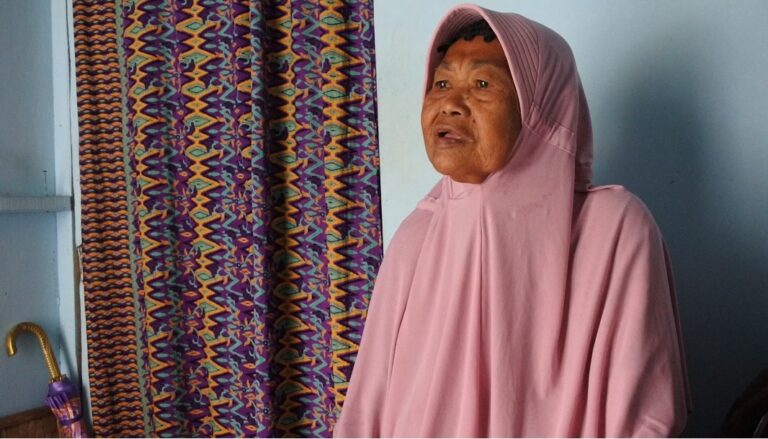 Mbah Karsitem, Janda Dhuafa Yang Hidup Sebatang Kara