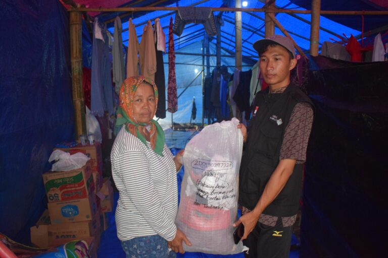 LAZNAS Al-Irsyad Kembali Salurkan Bantuan Untuk Masyarakat Cianjur