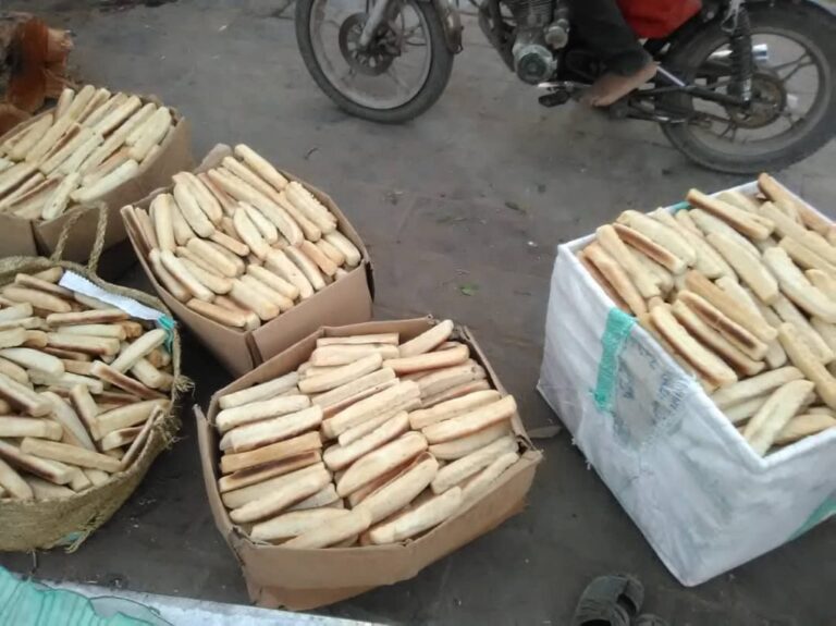 Warga Hodeidah Mengalami Krisis Pangan, LAZNAS Al Irsyad Menyalurkan Roti Untuk 600 Keluarga di Hodeidah,Yaman