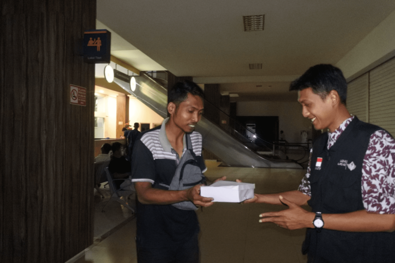 Berbagi Kebahagiaan Ifthar Bersama Musafir di Terminal Bulupitu