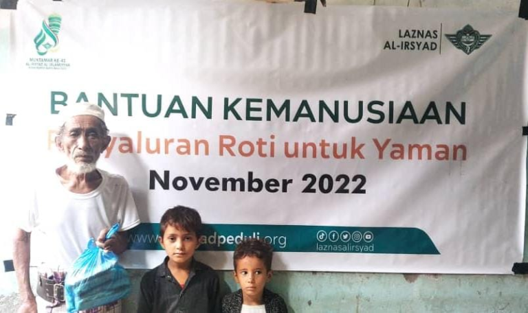 Komitmen Fokus Krisis Yaman, LAZNAS Al Irsyad Bagikan Roti Gratis Bagi Masyarakat Muslim Yaman