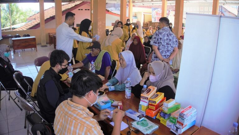 Bakti Sosial LAZNAS Al Irsyad Bersama HIMESBANG Unsoed di Desa Kalisari, Cilongok