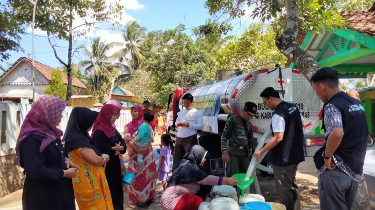 Kekeringan Belum Berakhir, Masyarakat Masih Sulit Mendapatkan Air