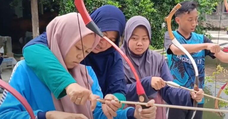 Seru! Kegiatan Pembinaan Oemah Sinau LAZNAS Al Irsyad Memanah dan Berkuda